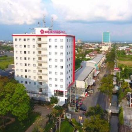 Brothers Inn Sukoharjo Екстер'єр фото