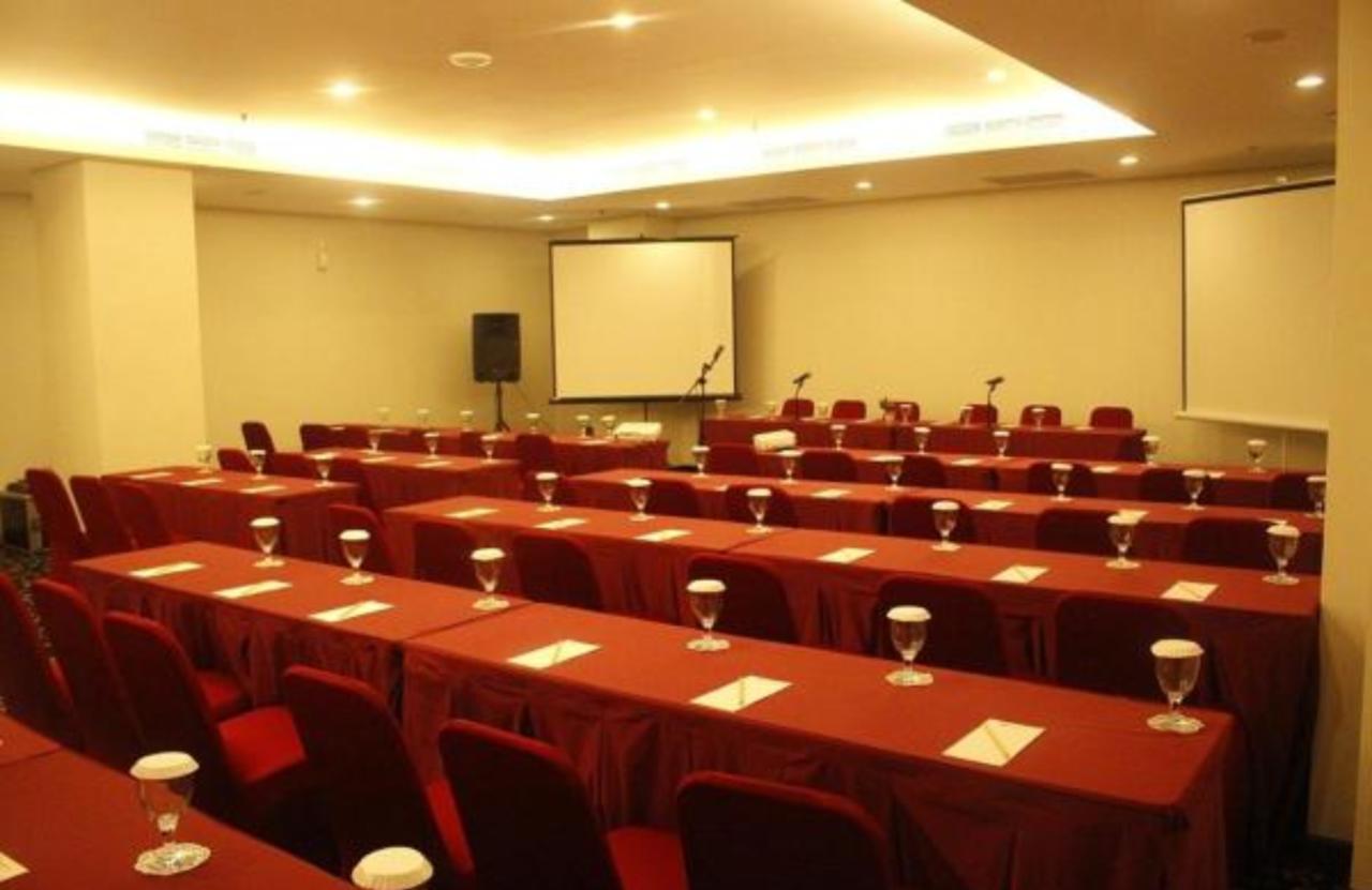 Brothers Inn Sukoharjo Екстер'єр фото